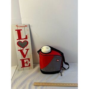 Igloo 4 quart travel bottle with strap& handle 8"x12" insulated red white